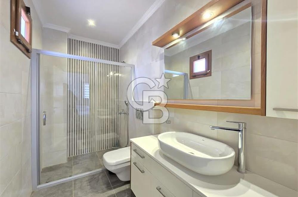 KADIKALESİNDE EŞYALI KİRALIK 3+1 TRİBLEKS HAVUZLU VİLLA