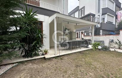 Güzelbahçe de Güvenlikli Site İçerisinde Deniz Manzaralı Villa