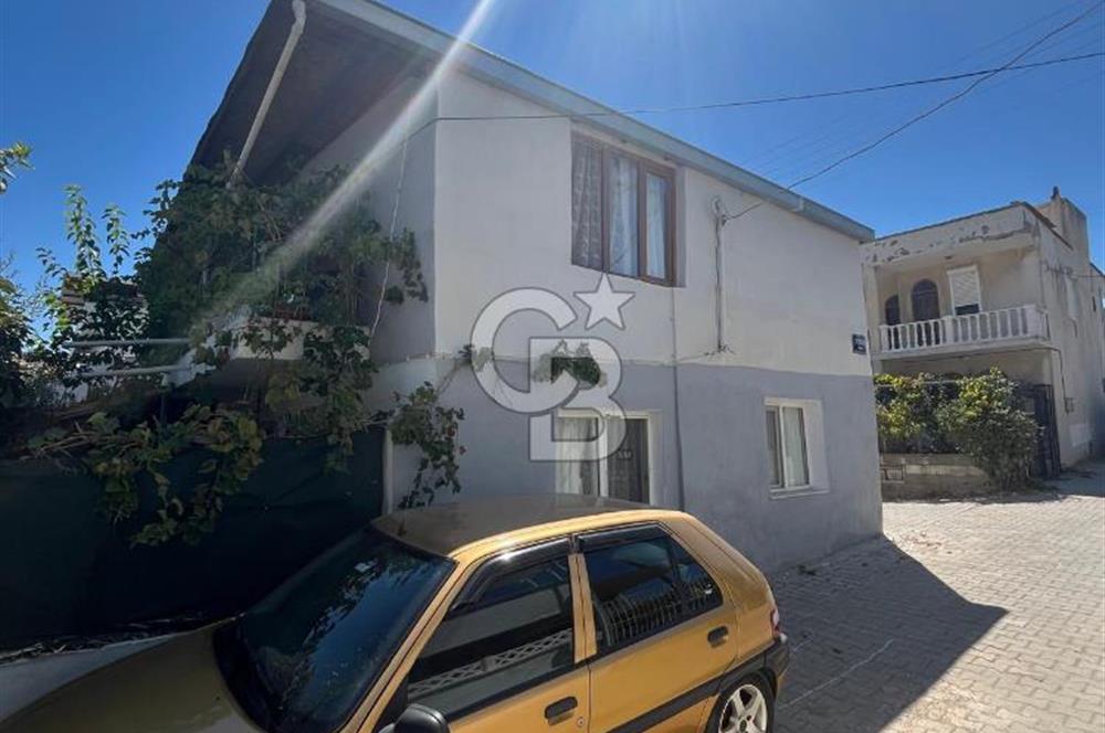 URLA GÜLBAHÇE'DE İÇERİSİNDE KAYITLI BİNA OLAN İMARLI ARSA