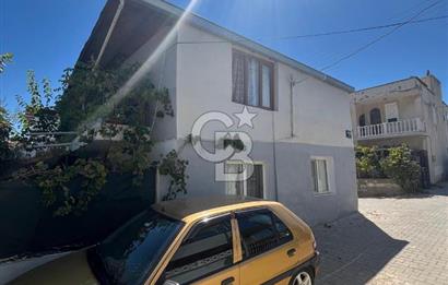 URLA GÜLBAHÇE'DE İÇERİSİNDE KAYITLI BİNA OLAN İMARLI ARSA