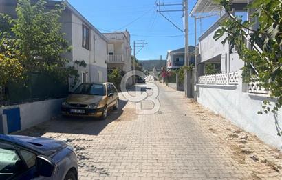 URLA GÜLBAHÇE'DE İÇERİSİNDE KAYITLI BİNA OLAN İMARLI ARSA