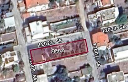 URLA GÜLBAHÇE'DE İÇERİSİNDE KAYITLI BİNA OLAN İMARLI ARSA