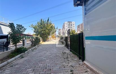 MENEMEN ULUKENT’TE , YÜKSEK KULLANIM ALANLI SATILIK DÜKKÂN