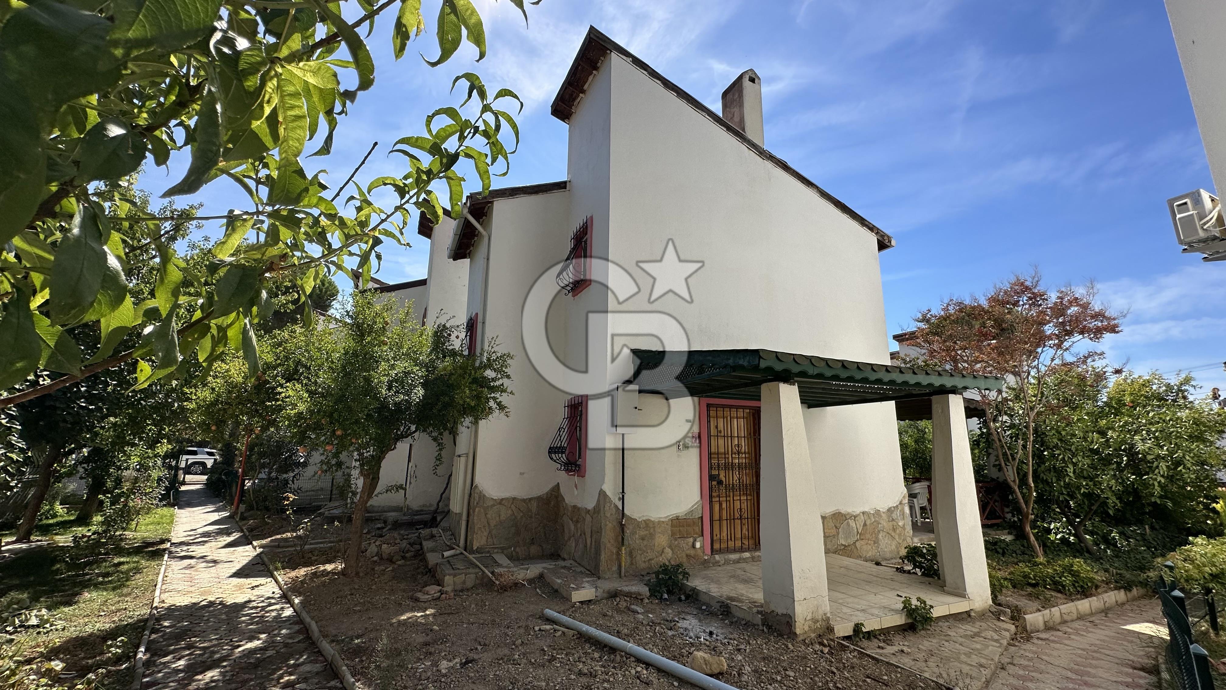 Burhaniye Pelitköyde Denize 150 Metre Havuzlu Sitede 2+1 Villa