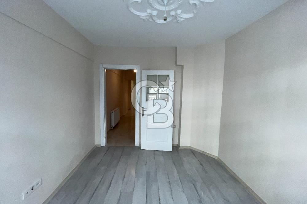 Kadıköy Rasimpaşa'da Özel Bahçeli Tamamen Yenilenmiş Satılık 2+1