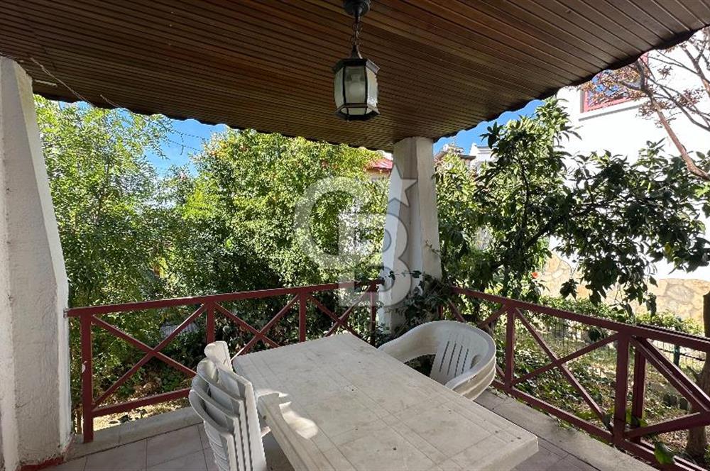 Burhaniye Pelitköyde Denize 150 Metre Havuzlu Sitede 2+1 Villa