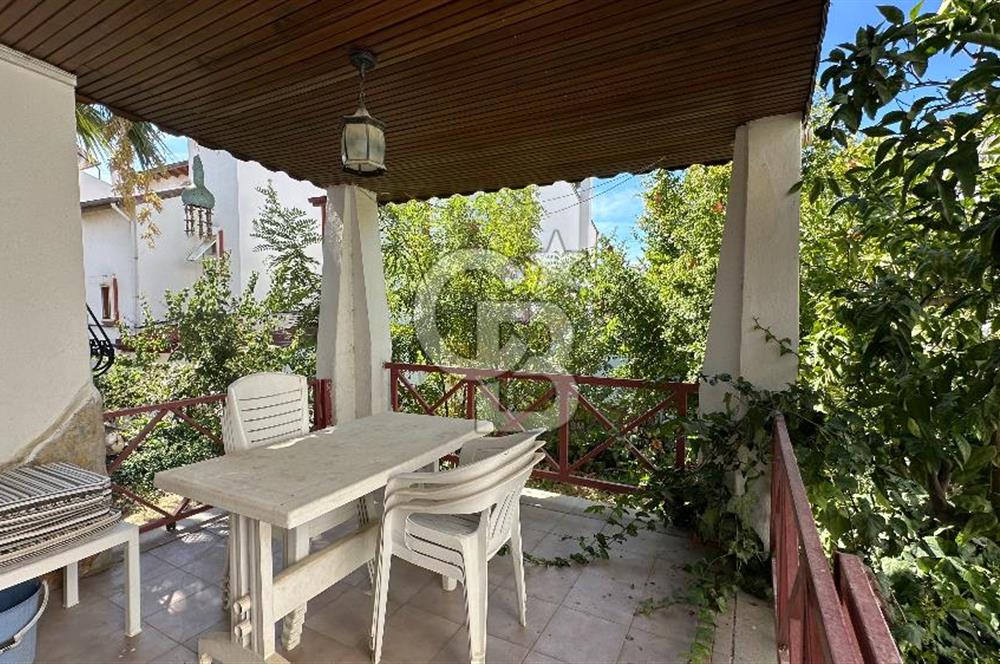 Burhaniye Pelitköyde Denize 150 Metre Havuzlu Sitede 2+1 Villa