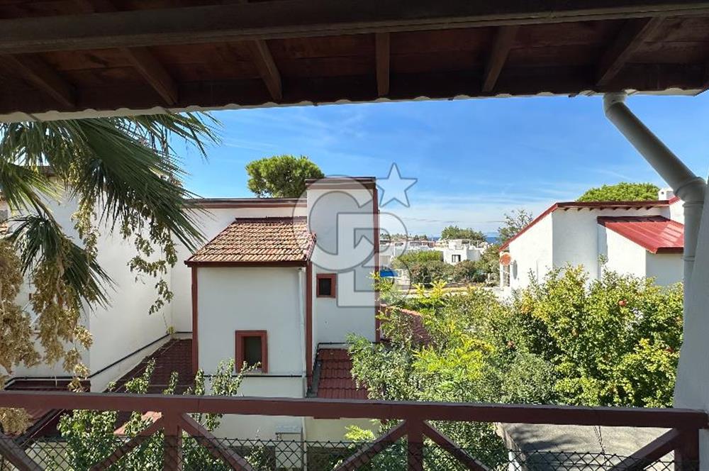 Burhaniye Pelitköyde Denize 150 Metre Havuzlu Sitede 2+1 Villa