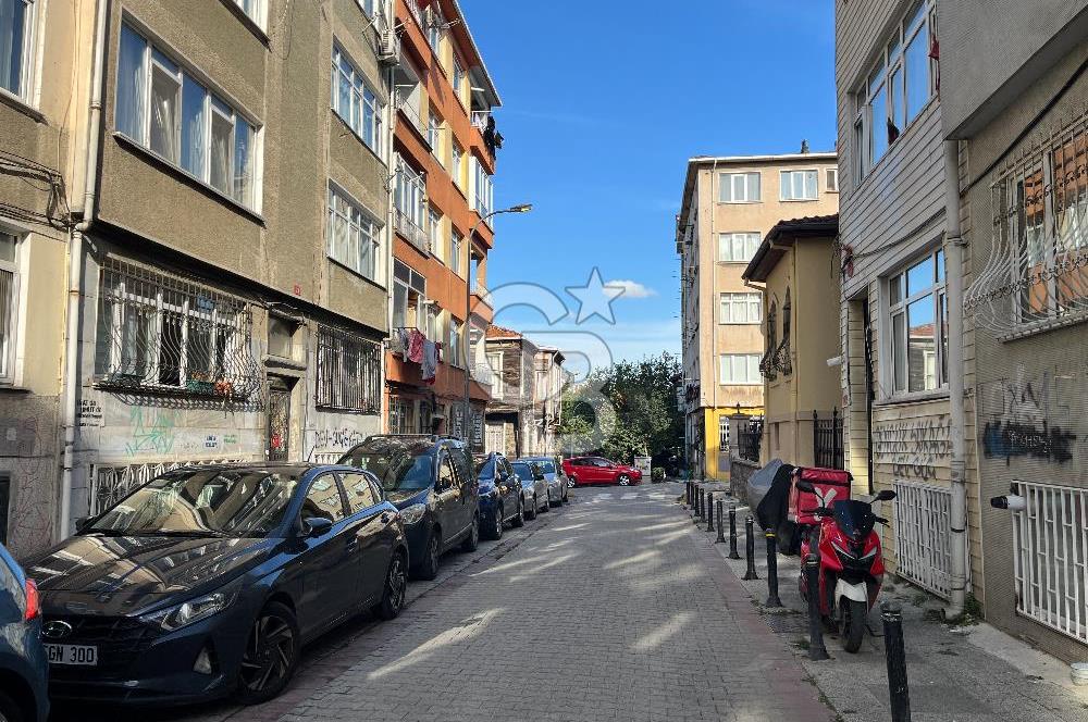 Kadıköy Rasimpaşa'da Özel Bahçeli Tamamen Yenilenmiş Satılık 2+1