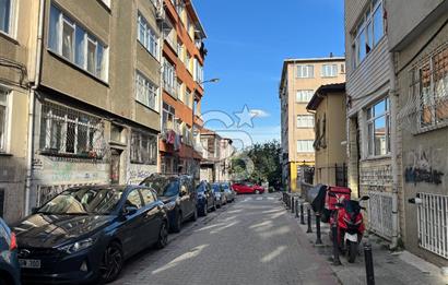 Kadıköy Rasimpaşa'da Özel Bahçeli Tamamen Yenilenmiş Satılık 2+1