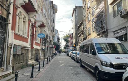 Kadıköy Rasimpaşa'da Özel Bahçeli Tamamen Yenilenmiş Satılık 2+1