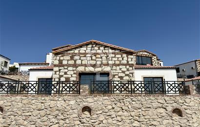 VİLLAKENT' TE MÜSTAKİL ŞÖMİNELİ SATILIK 4+1 TAŞ VİLLA