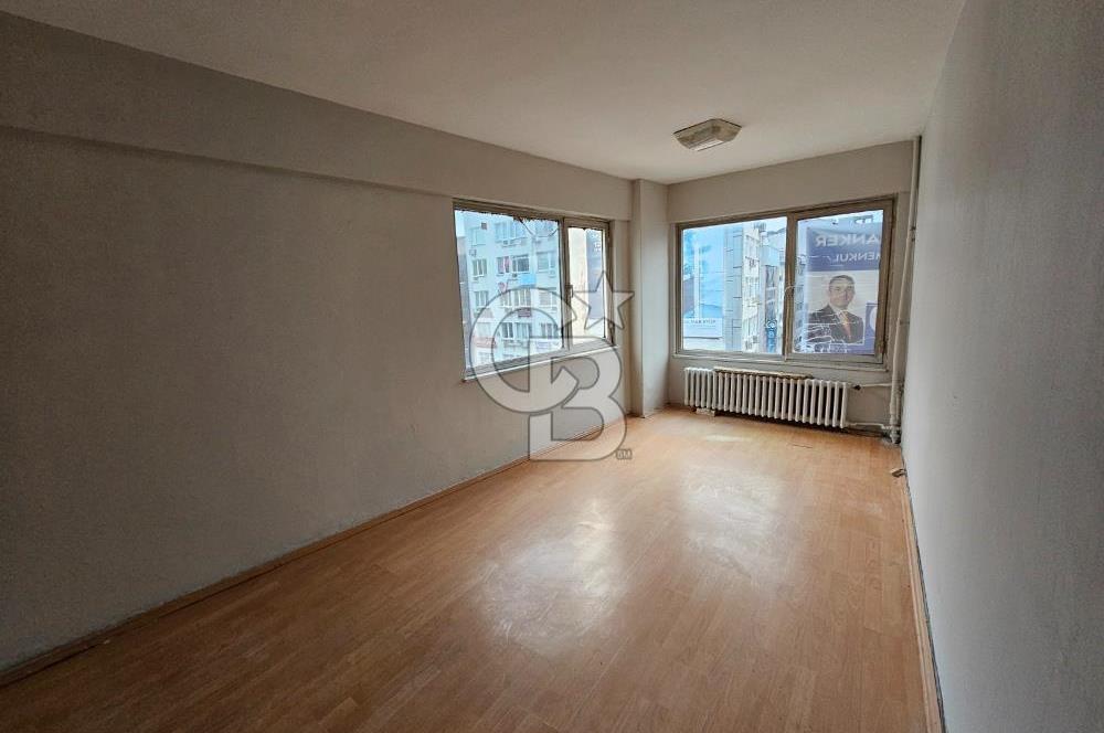 BAKIRKÖY İSTANBUL CADDESİNE 6 MT CEPHELİ KÖŞE SATILIK 45M2 OFİS