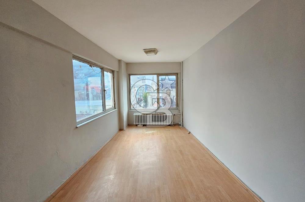 BAKIRKÖY İSTANBUL CADDESİNE 6 MT CEPHELİ KÖŞE SATILIK 45M2 OFİS
