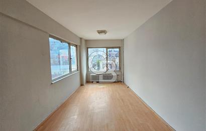 BAKIRKÖY İSTANBUL CADDESİNE 6 MT CEPHELİ KÖŞE SATILIK 45M2 OFİS