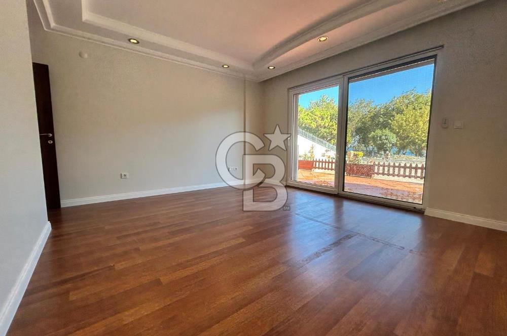 Yalı Parselinde Deniz Manzaralı 4+1 Bahçe Katı