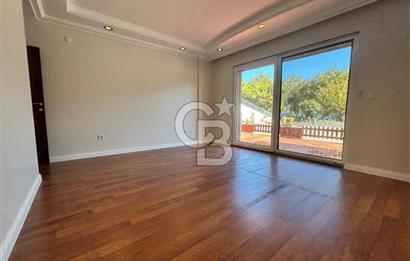 Yalı Parselinde Deniz Manzaralı 4+1 Bahçe Katı