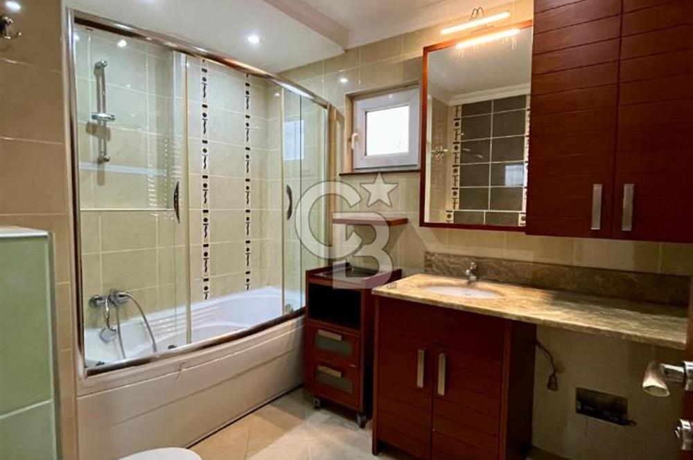 Yalı Parselinde Deniz Manzaralı 4+1 Bahçe Katı
