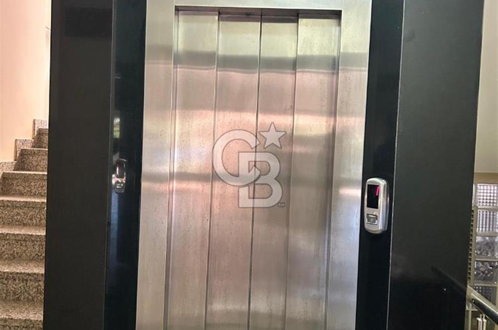 Yalı Parselinde Deniz Manzaralı 4+1 Bahçe Katı