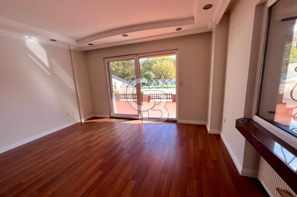 Yalı Parselinde Deniz Manzaralı 4+1 Bahçe Katı