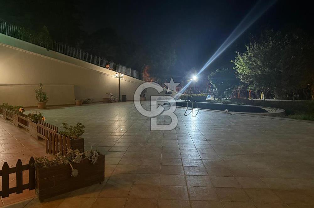 Yalı Parselinde Deniz Manzaralı 4+1 Bahçe Katı