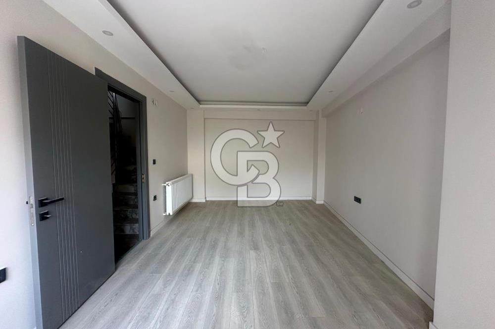 Çarşı Merkezinde Satılık Triplex 3+1 Tek Müstakil Ev