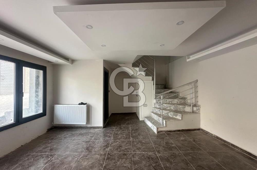 Çarşı Merkezinde Satılık Triplex 3+1 Tek Müstakil Ev