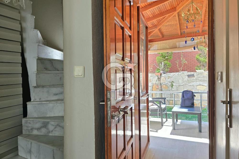 Burhaniye Pelitköy'de Satılık 4+1 Doğalgazlı İkiz Villa