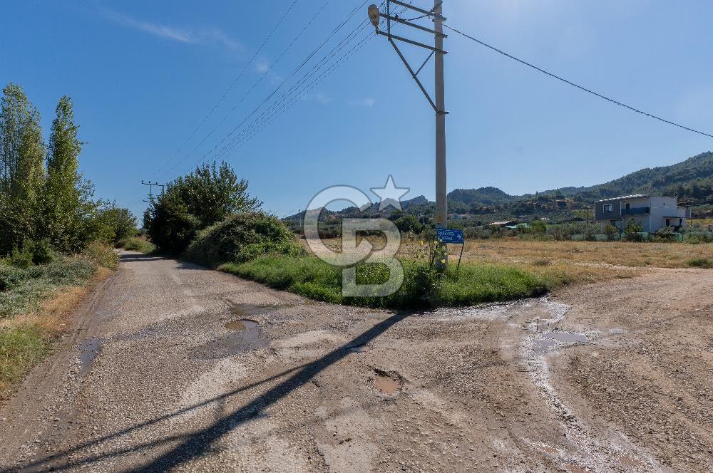 Salihli Caferbey'de 686 m² Villa İmarlı Satılık Köşe Arsa