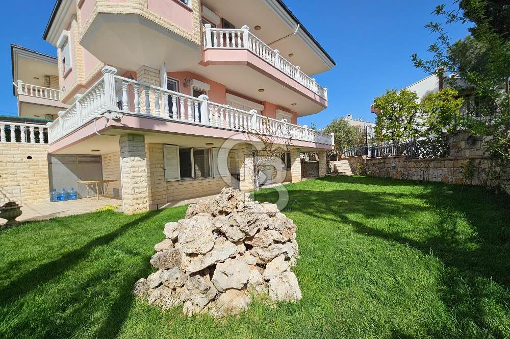 Cunda Mithatpaşa Mahallesi Denize 100m Kiralık Bahçe Katı Villa