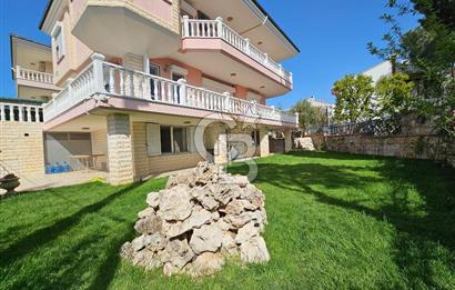 Cunda Mithatpaşa Mahallesi Denize 100m Kiralık Bahçe Katı Villa