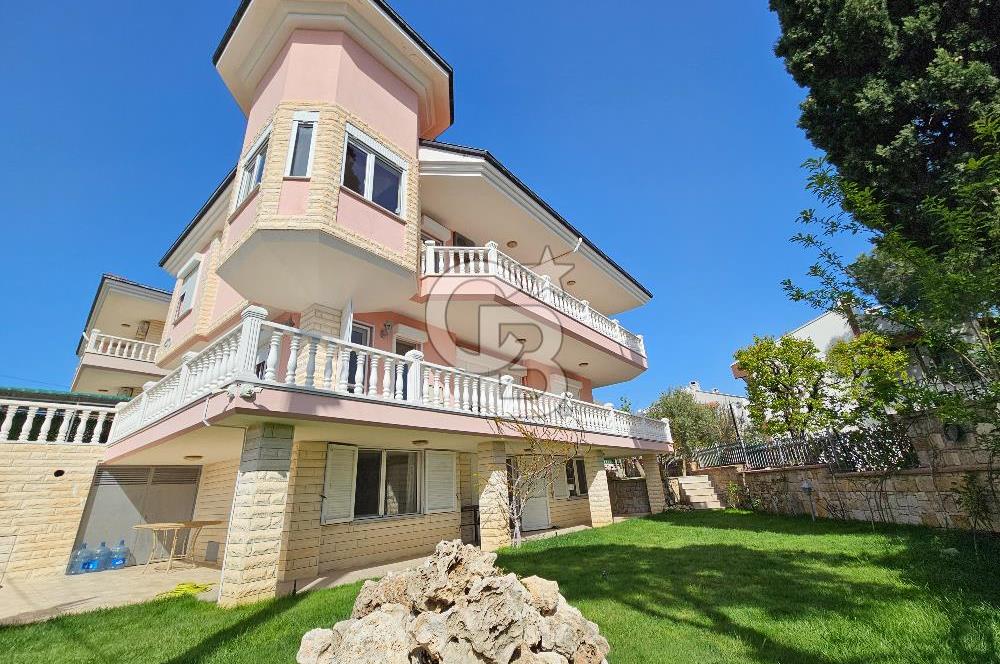 Cunda Mithatpaşa Mahallesi Denize 100m Kiralık Bahçe Katı Villa