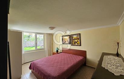 Cunda Mithatpaşa Mahallesi Denize 100m Kiralık Bahçe Katı Villa