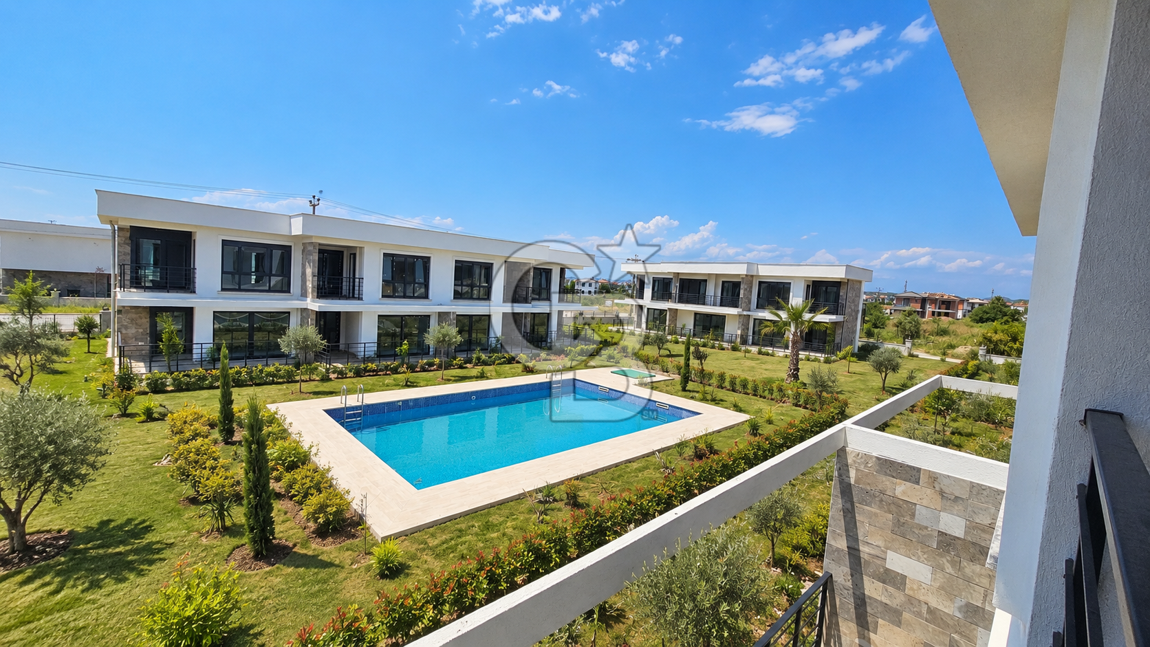 Ayvalık Altınova Havuzlu Site İçi Köşe Konum Satılık 2+1 Villa