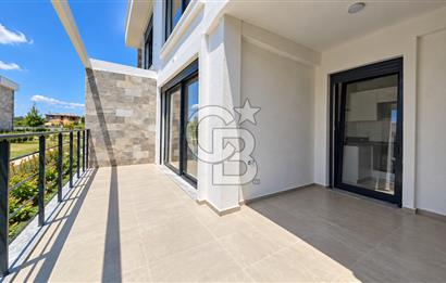 Ayvalık Altınova Havuzlu Site İçi Köşe Konum Satılık 2+1 Villa