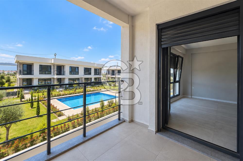 Ayvalık Altınova Havuzlu Site İçi Köşe Konum Satılık 2+1 Villa