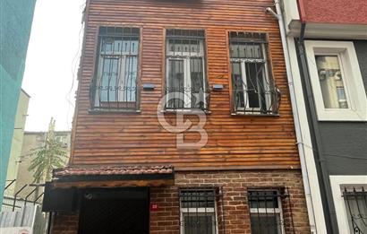 FATİH BALAT’TA TARİHİ DOKUSUYLA ÖNE ÇIKAN 3 KATLI SATILIK KÂRGİR BİNA
