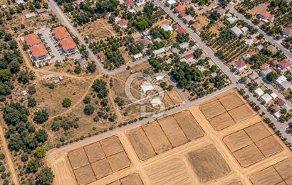EZİNE MAHMUDİYE'DE %80 İMARLI 451 M² SATILIK ARSA