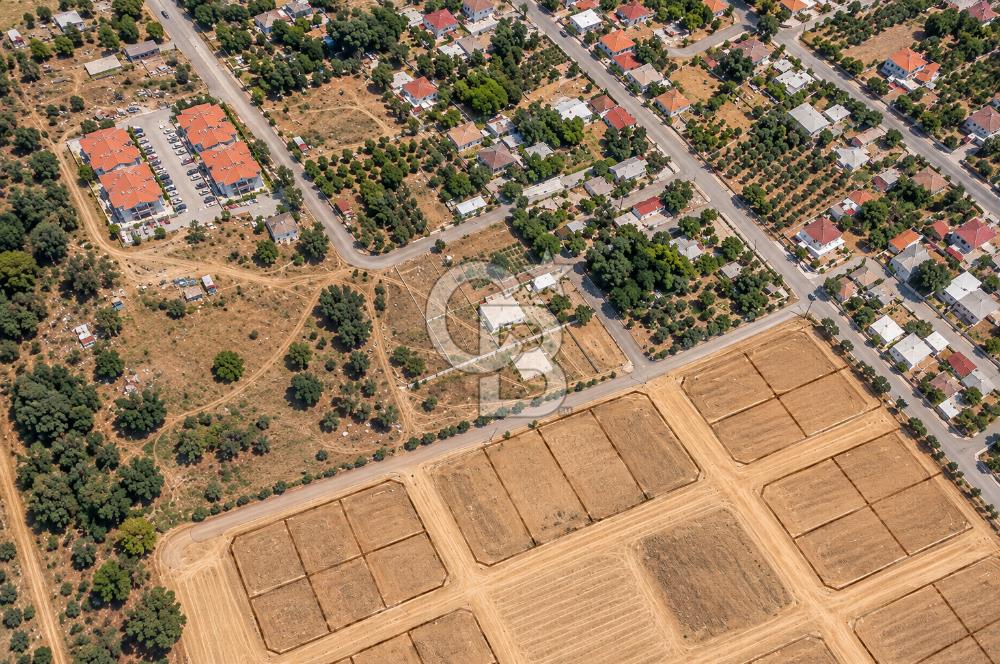EZİNE MAHMUDİYE'DE %80 İMARLI 451 M² SATILIK ARSA