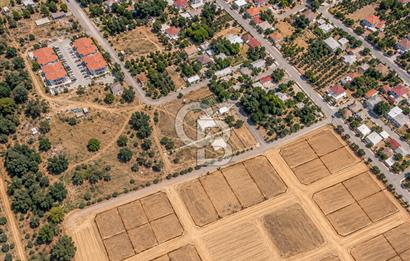 EZİNE MAHMUDİYE'DE %80 İMARLI 451 M² SATILIK ARSA