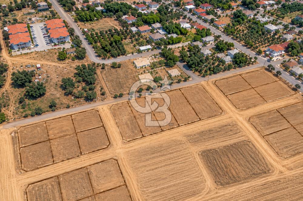 EZİNE MAHMUDİYE'DE %80 İMARLI 451 M² SATILIK ARSA