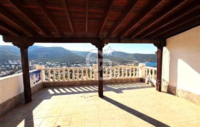 Bodrum Torba Satılık Tripleks Deniz Manzaralı Çift Daireli Villa