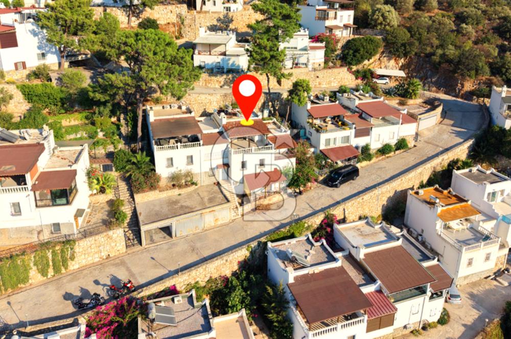 Bodrum Torba Satılık Tripleks Deniz Manzaralı Çift Daireli Villa