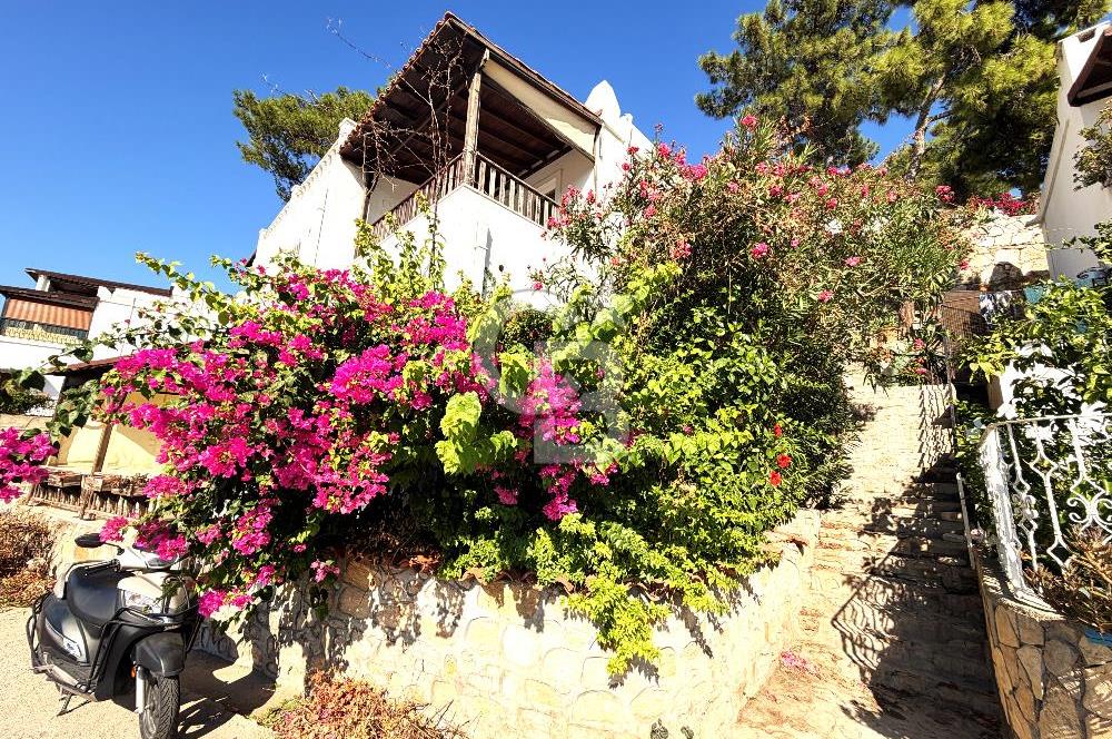 Bodrum Torba Satılık Tripleks Deniz Manzaralı Çift Daireli Villa