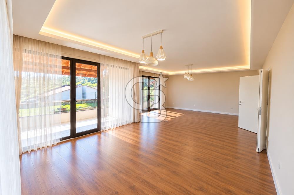 Mudanya Çağrışan'da Merkezi Konumda Geniş Bahçeli 5+1 Villa