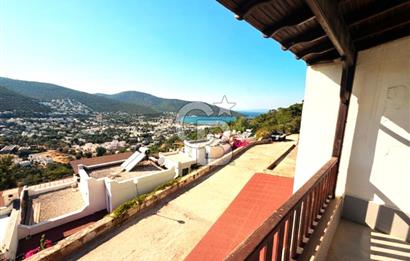Bodrum Torba Satılık Tripleks Deniz Manzaralı Çift Daireli Villa