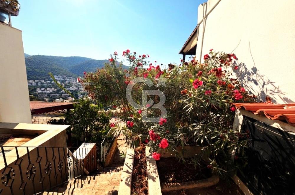 Bodrum Torba Satılık Tripleks Deniz Manzaralı Çift Daireli Villa