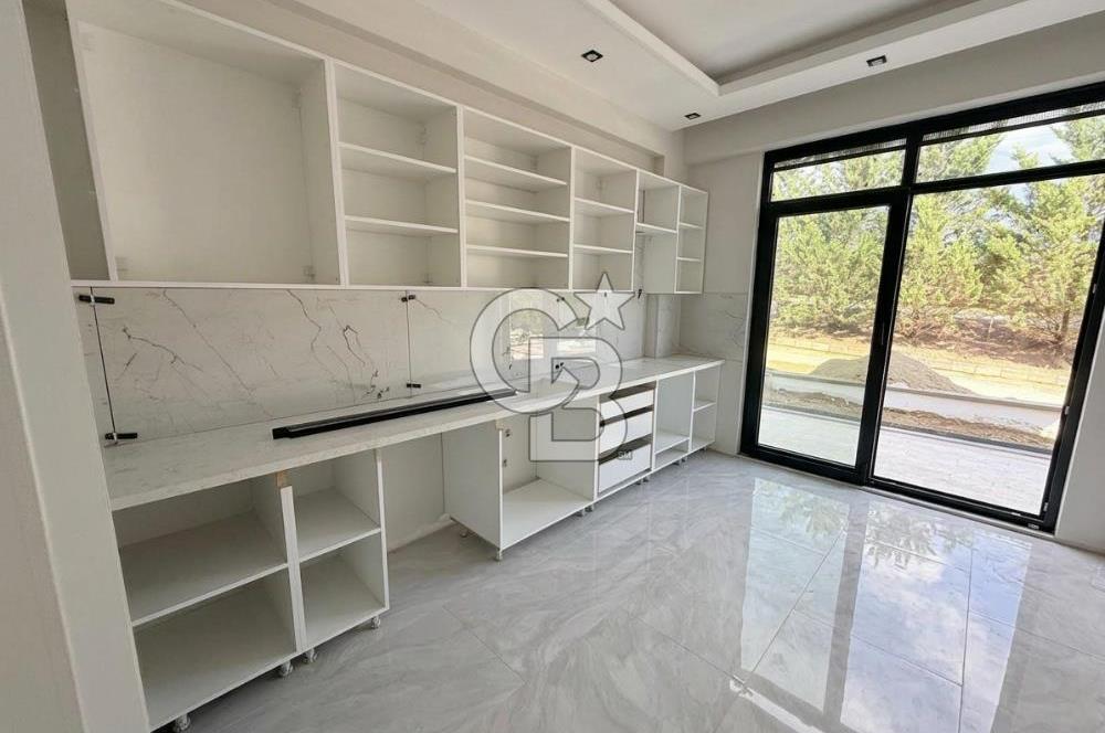 İZMİT SEPETÇİ BUTİK SİTE İÇİ SATILIK 5+2 TRİPLEKS MÜSTAKİL VİLLA