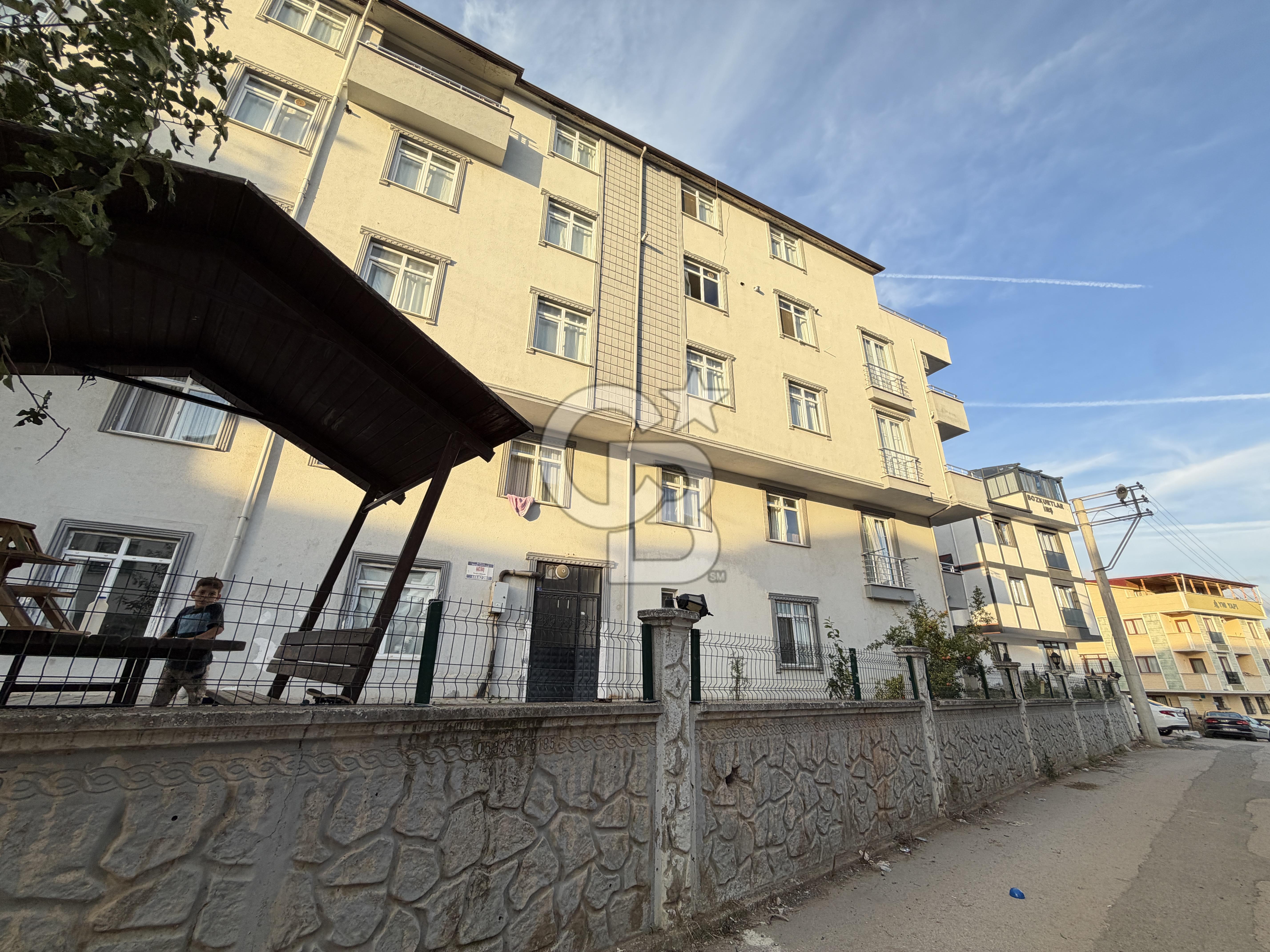 DARICA PİRİ REİS MAHALLESİNDE MERKEZİ KONUMDA 1+1 DAİRE