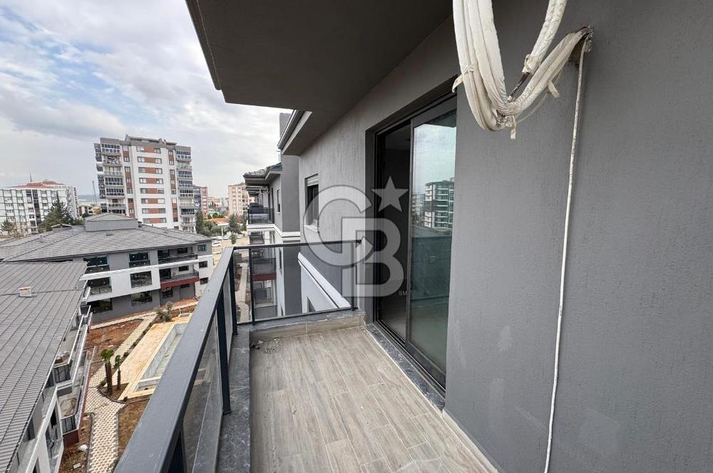 Torbalı Çiçek Park Sitesi'nde Cadde Üzeri Lüks 3+1 Satılık Daire